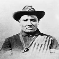 Siou Scout. Рокля на Nwoman, разузнавач на Oglala Siou. Снимка, 19 век. Печат на плакат от