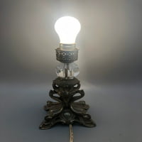 Винтидж красива богато украсена метална и нарязана стъклена акцентна лампа