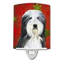 Съкровища на Caroline SS4704CNL Bearded Collie Red and Green Snowflakes Holiday Holiday Ceramic Night Light, 6x4x3