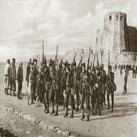 Първата световна война: Галиполи, 1915 г. NBRITISH морските пехотинци кацнаха на плажа в Галиполи, Турция, 1915 г. Снимка. Печат на плакат от
